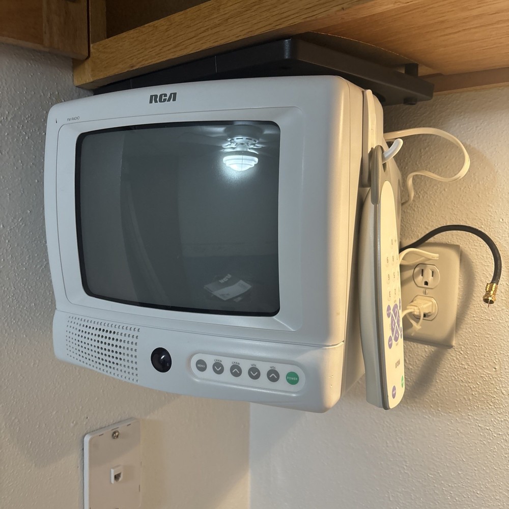 1996 RCA Color Tv With Remote And Mounting Bracket