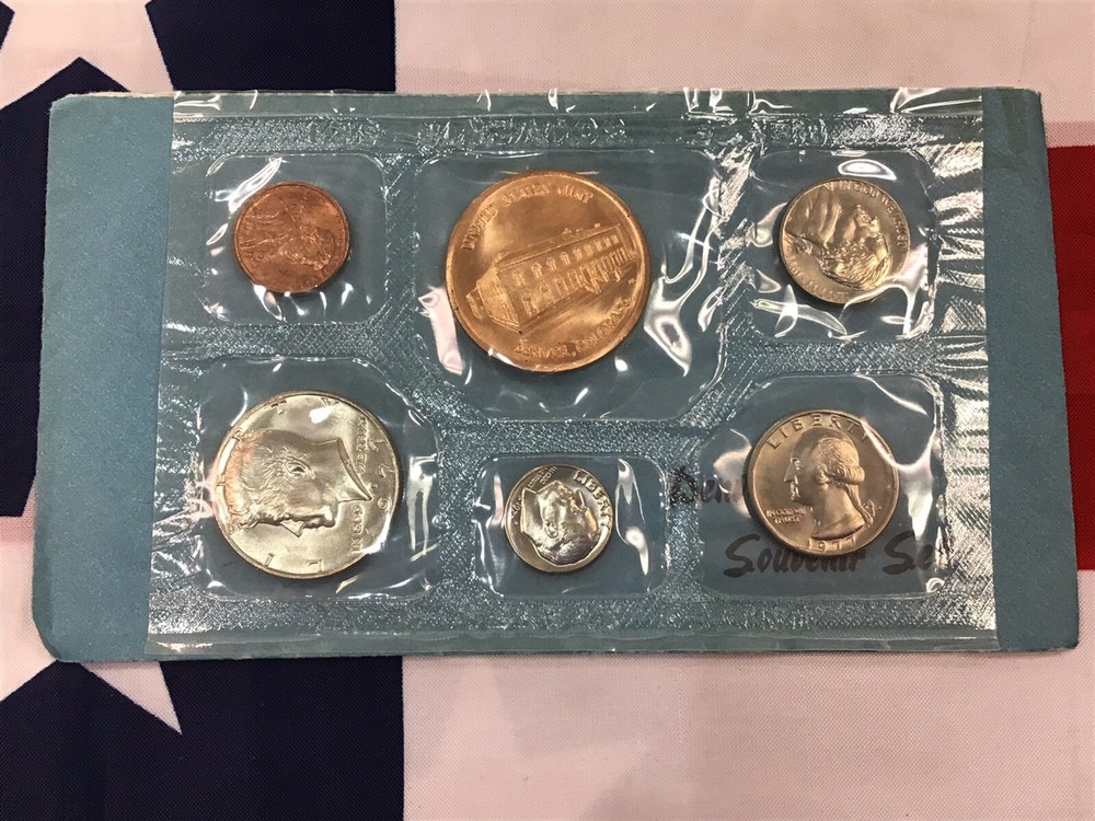 1977-D Official US Mint Souvenir Set with Envelope.