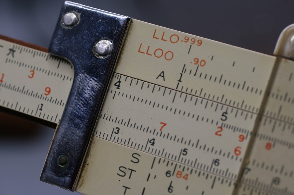 COMPASS No. SR-909 Slide Rule with Case B1