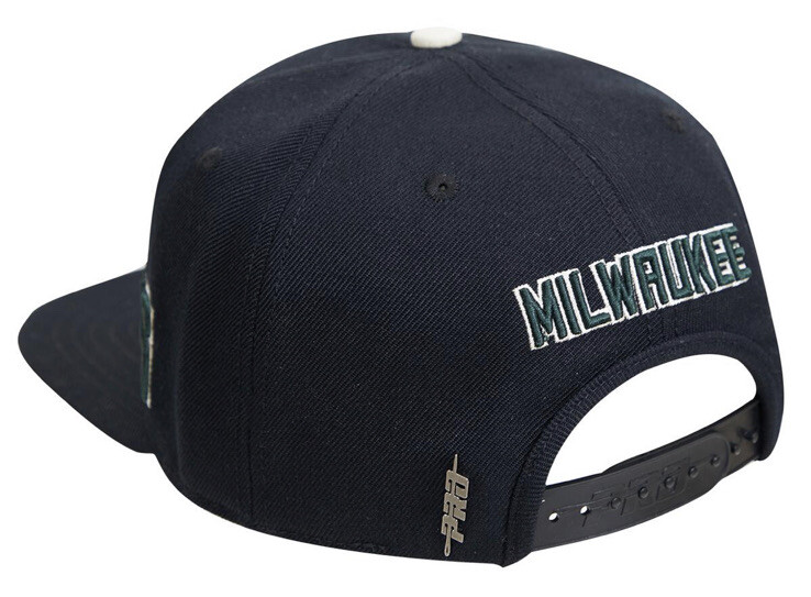 MILWAUKEE BUCKS ROSES SNAPBACK HAT Pro standard
