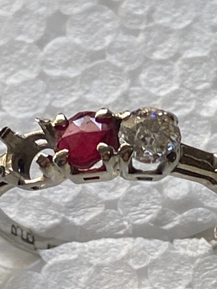 Garnet & Diamond Solid 18k White Gold 2 Stone Ring (MISSING ONE DIAMOND) size 6