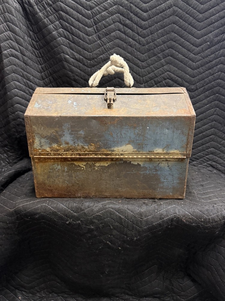 Vintage Cantilever Metal Tackle Tool Box Toolbox