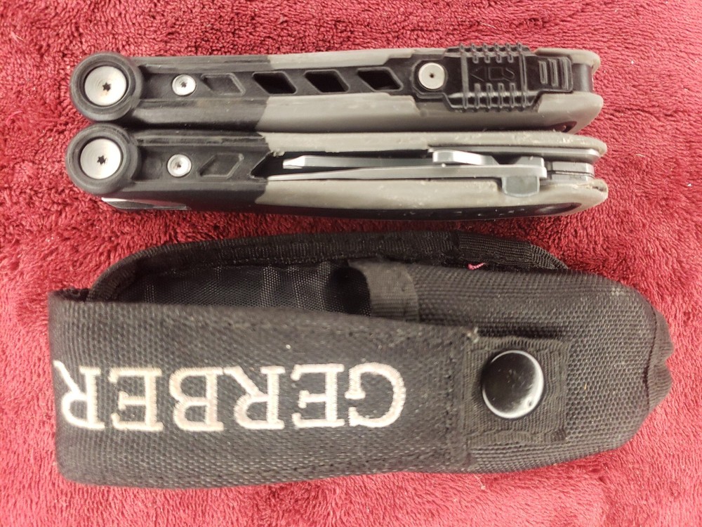 Gerber Radius Multi Tool Ergonomic 8 tool Plier with Nylon sheath USA