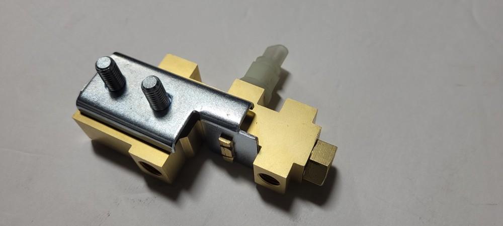 1965–1973 Mustang, Cougar Disc/Drum Proportioning Valve Distribution Block