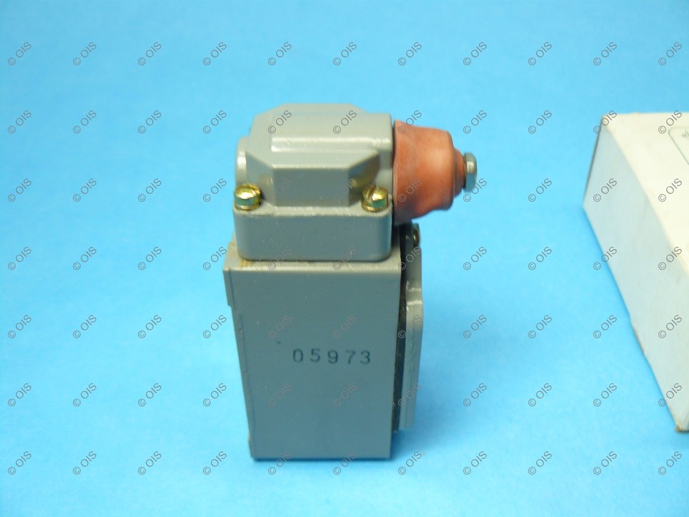 Cutler Hammer 10316H282 Limit Switch Side Pushbutton Spring Return New