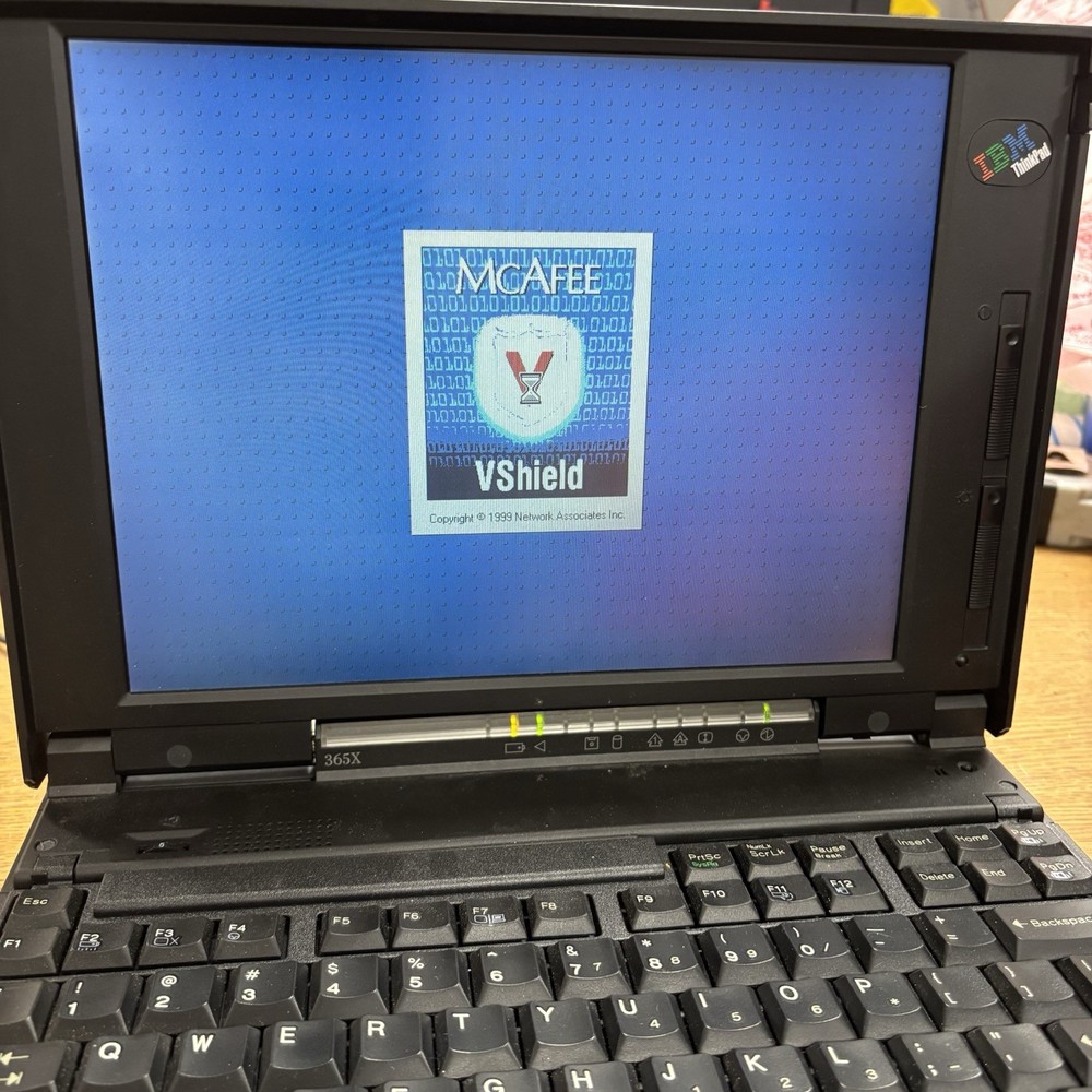 IBM Thinkpad 365X - Vintage Intel Pentium Notebook with Microsoft Windows