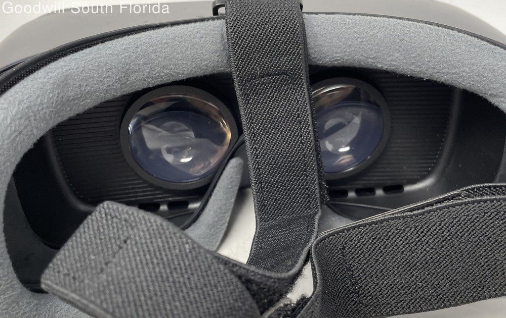 Samsung Gear Black Smartphone VR Headset With Controller Not Tested