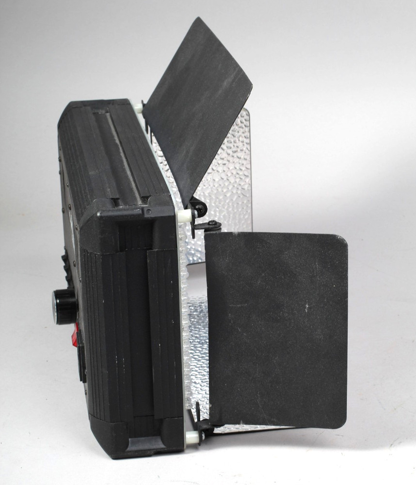 LS PHOTO PRO STUDIO LE500-ACC LED LIGHT PANEL W CORD TESTED & WORKING