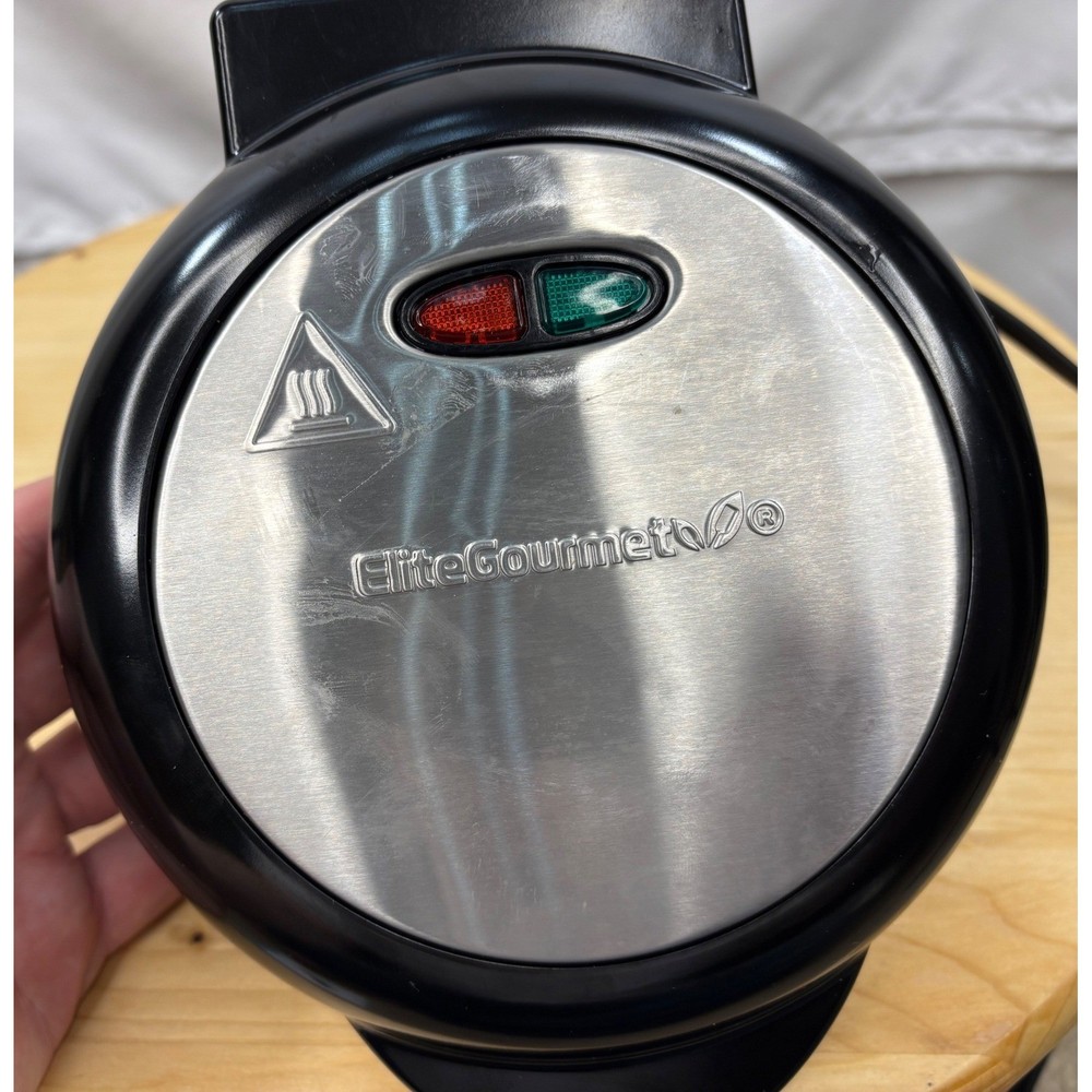 Elite Gourmet EOM205 Non-Stick Omelet Maker