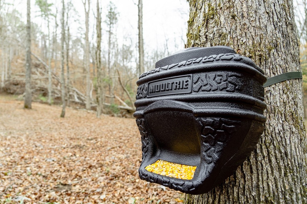 40lb. Feed Bin. - Easy Fill Gravity Feeder - 6 Gallon Capacity