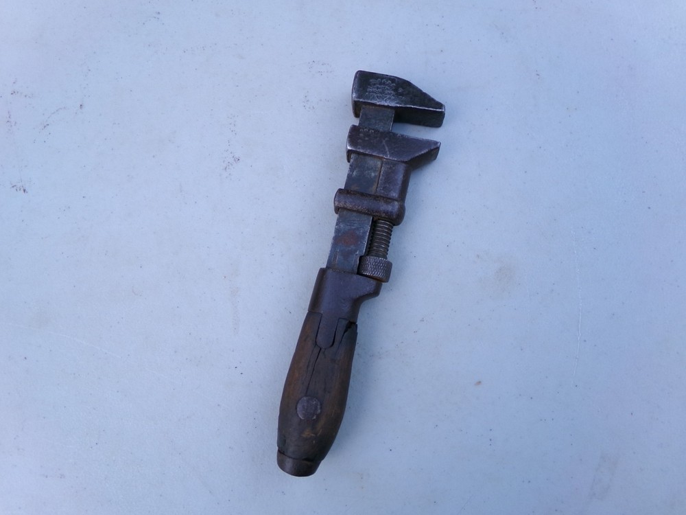 Coes 8 1/4" Pipe Wrench Adjustable Wooden Handle Vintage Tool