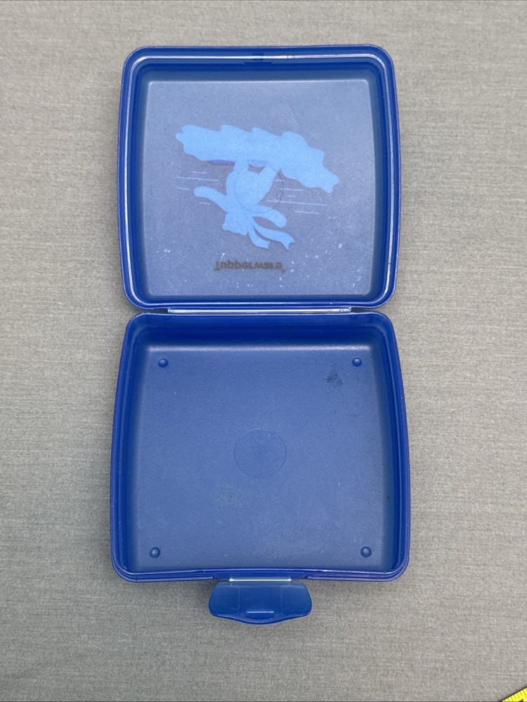 Tupperware Polar Bear Sandwich Keeper