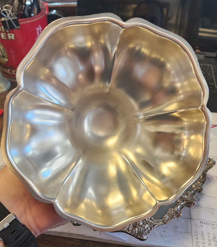 GORGEOUS VTG 'LUNT' SILVER PLATE SERVING PLATTER LUNT E47