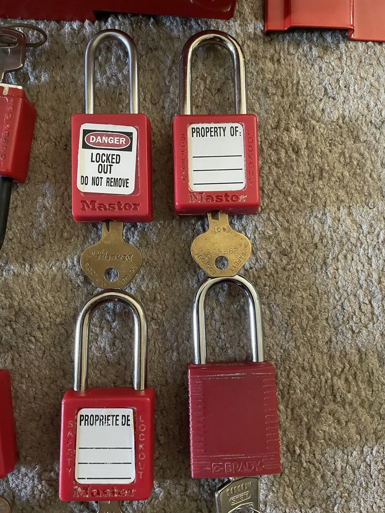 Master Lock 1839CX Group Lock Out Box With 6 Locks & Keys & Wall Mount Plate