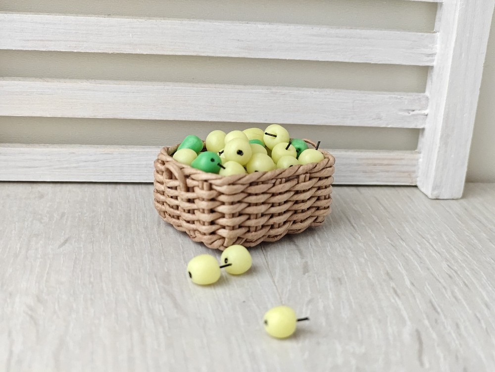 1:12 dollhouse miniature rectangular low wicker storage basket. handmade