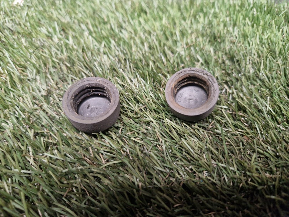 FORD FIESTA 2010 MK7 FRONT WIPER NUT FITTING CAPS