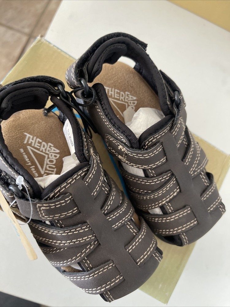 Thereabouts brown toddlers boys sandals size 7M
