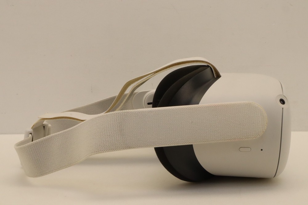 Meta Quest 2 - 128gb - Headset, Controllers, Charging Cable