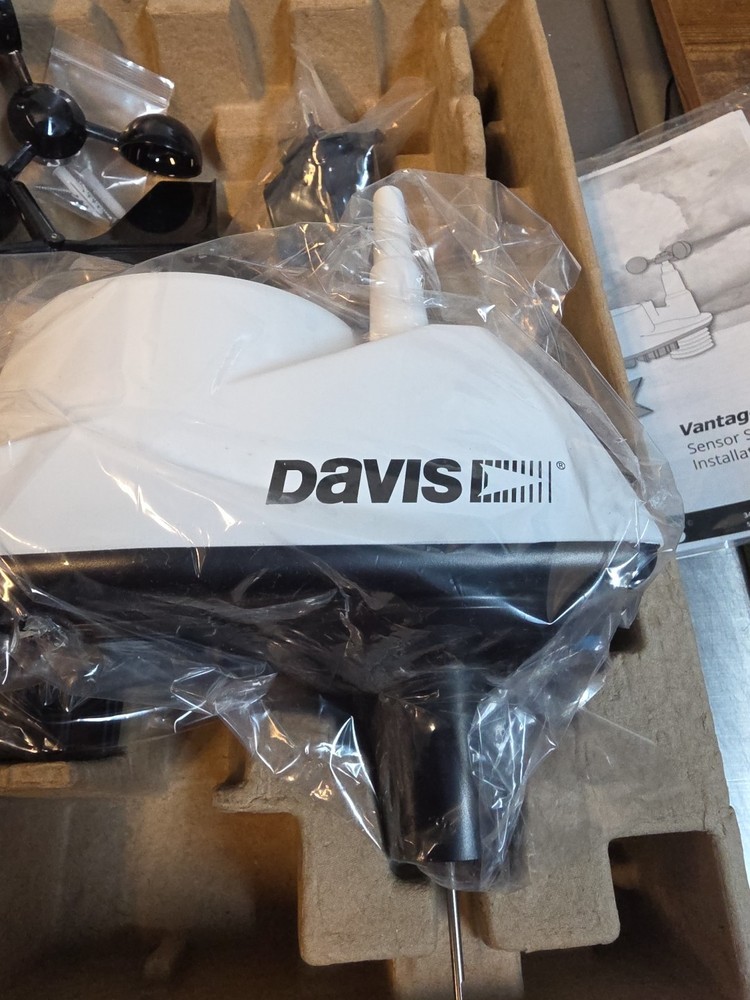Davis Vantage Vue Wireless Integrated Sensor Suite 6357 UPC 011698009145