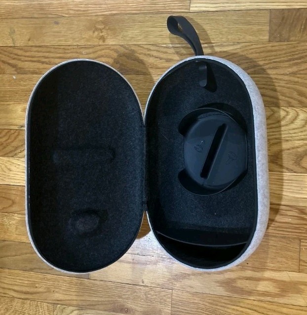 Meta Oculus Quest 2 Carrying Case Lightweight, Portable
