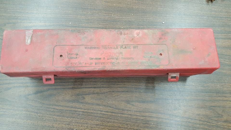 SMC SATE- LITE 711 WARNING TRIANGLE FLARE KIT   W339