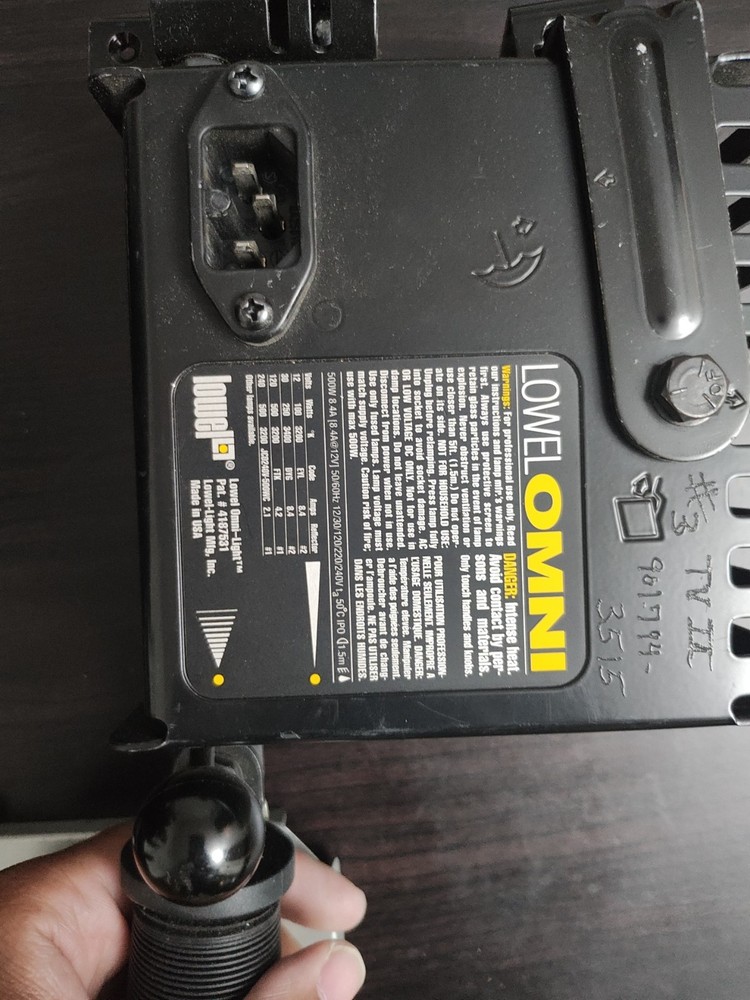 Lowel Omni & Tota 2 Light With CABLES