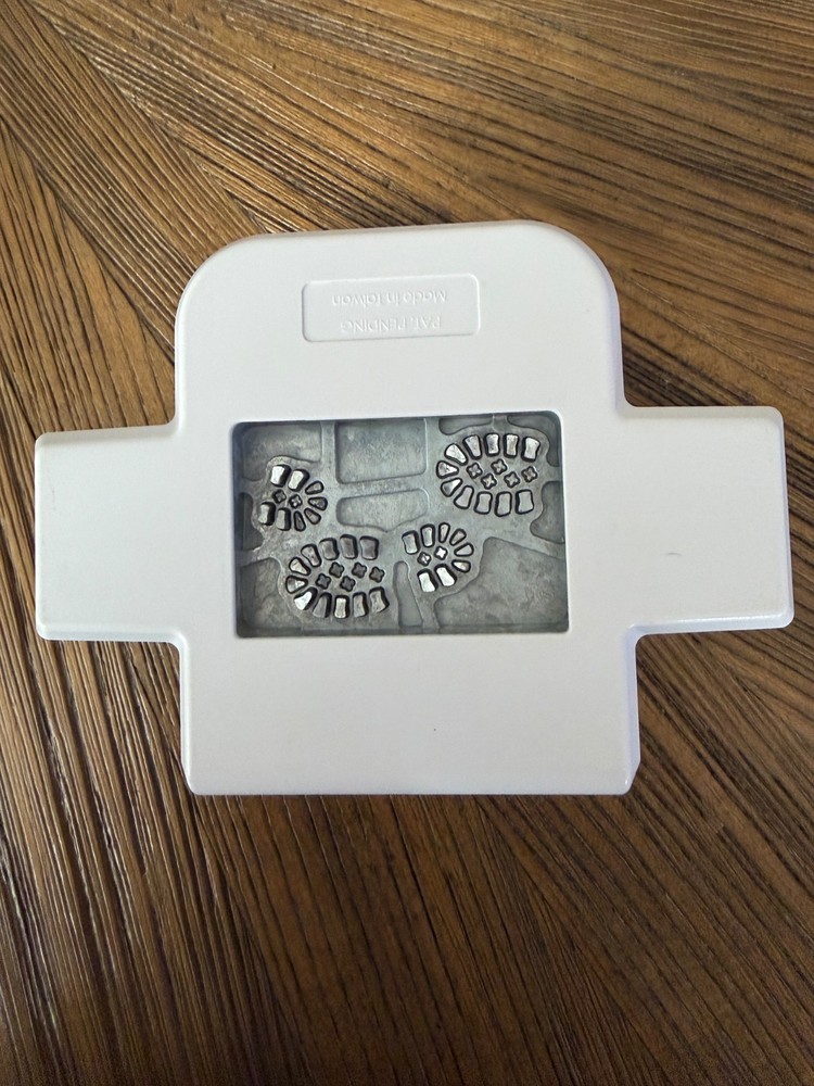 Creative Memories BOOT PRINTS Decorative Border Punch - Retired 2022