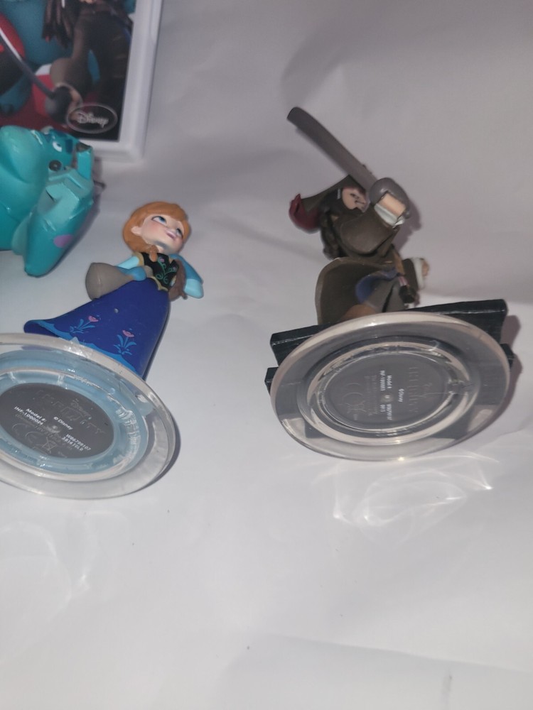 Disney Infinity Wii (2013) lot - Game, Pad, 8 Characters