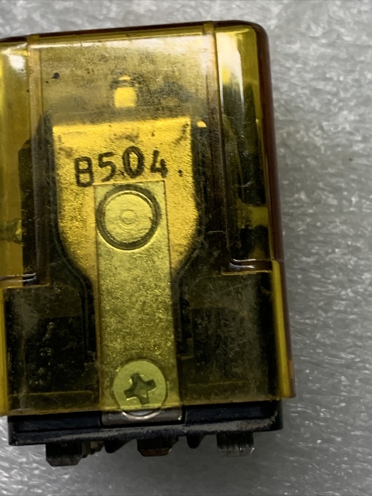 Up to 27 Johnson Controls RLM-101-0 Latch Relay