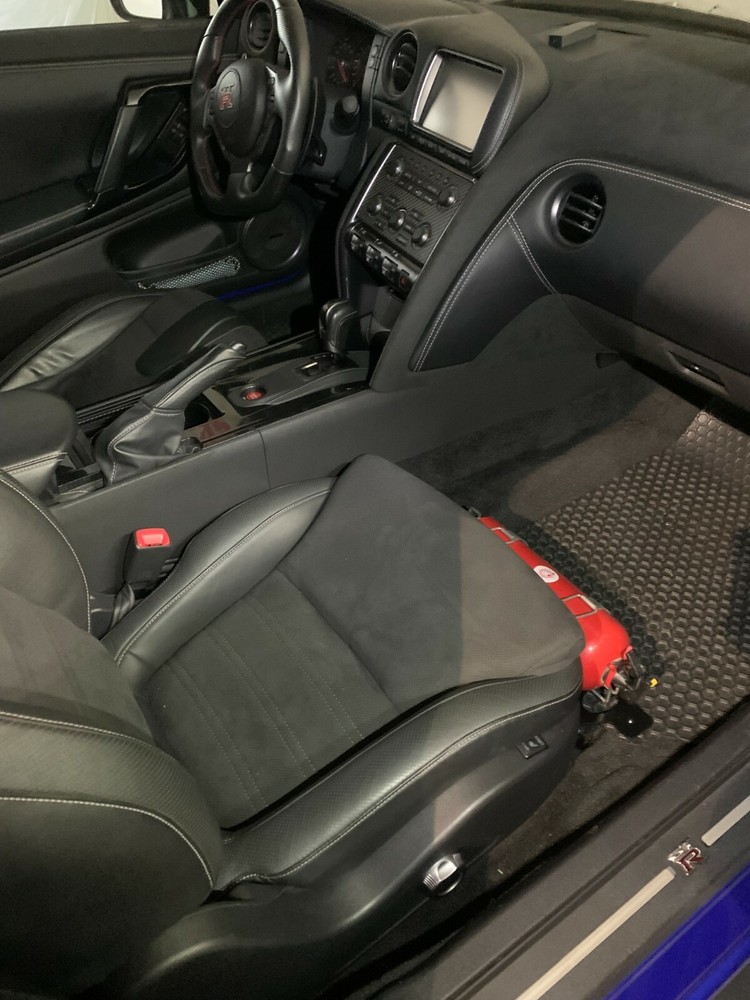Fire extinguisher bracket for Nissan GT-R R35