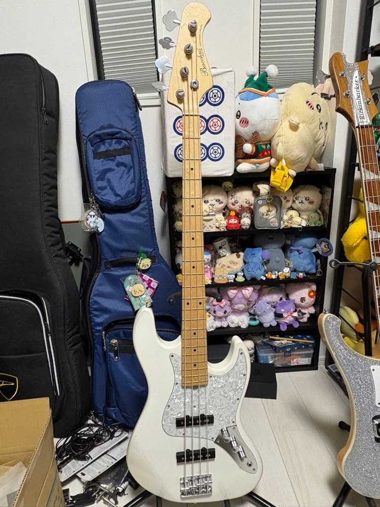 Bacchus Electric Bass White