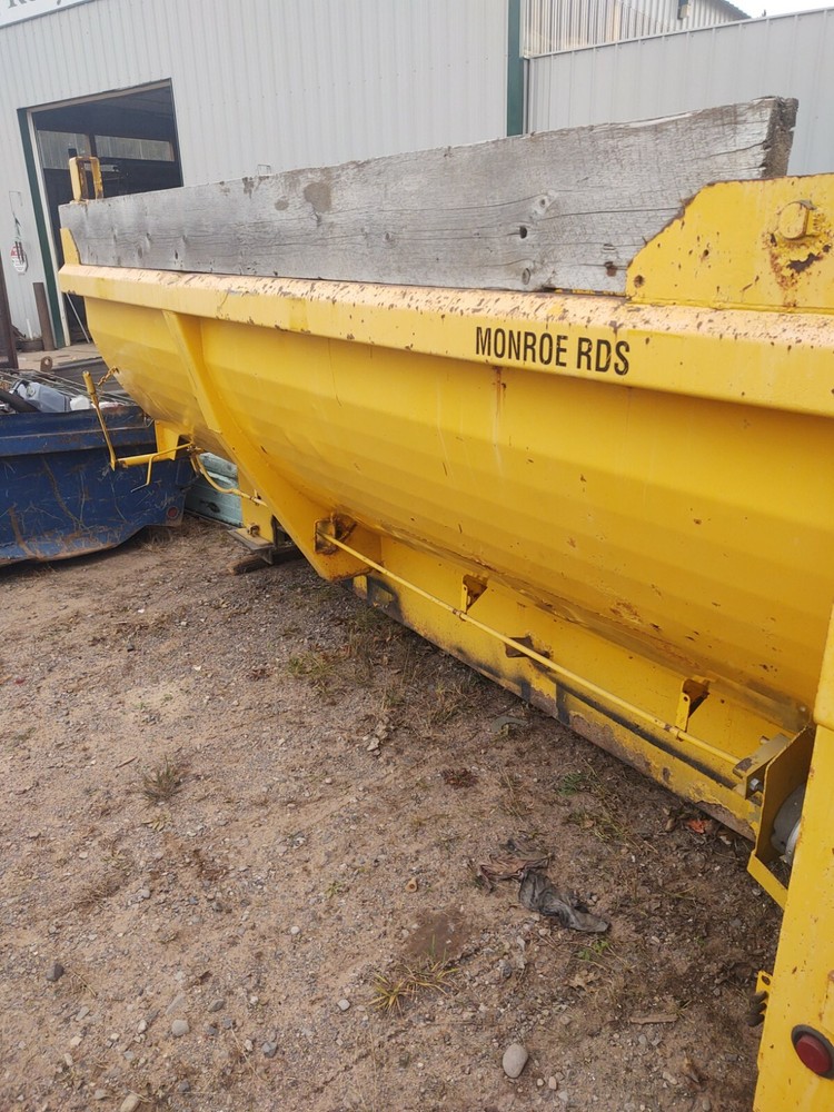 13 X. 8. Dump Box chain conveyor