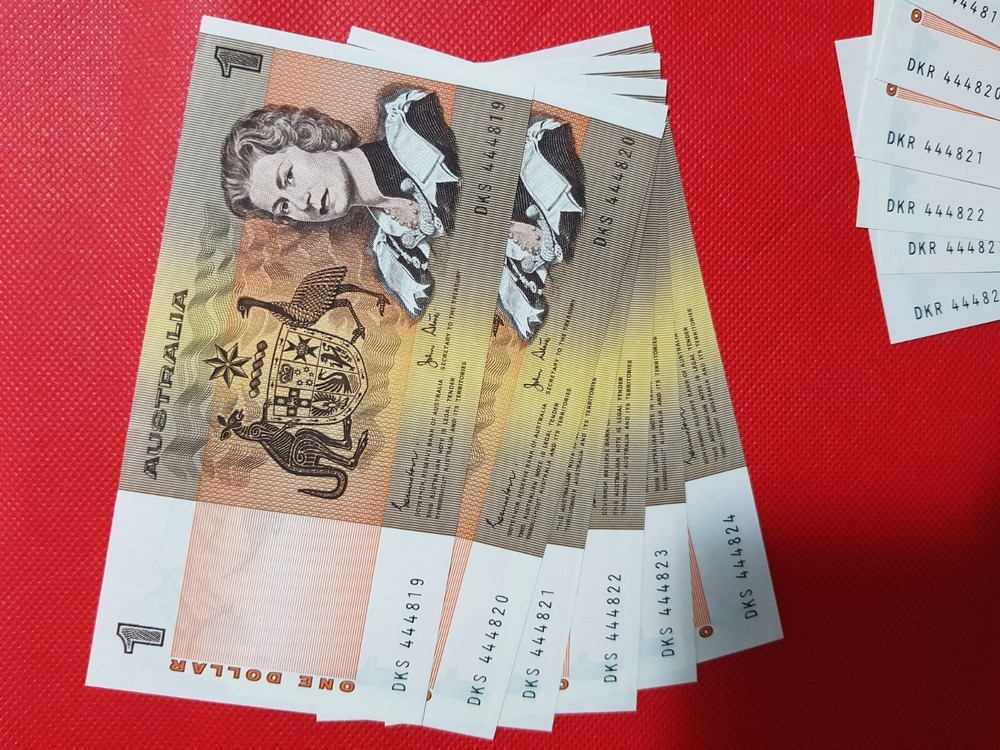 GROUP OF 3 RUNS 1982 $1 6X$1 18 NOTES SAME NUMBER SAMI SOLED CONSECUTIVE PREFIX