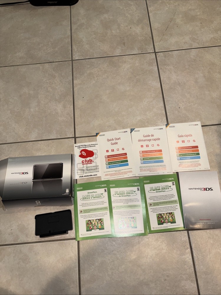 Nintendo 3DS Box With Manual ,Docking /Charging Station