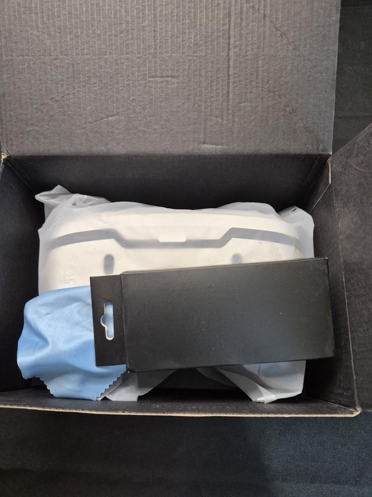 Utopia 360 Virtual Reality 3D Headset + Bluetooth Controller New In Box