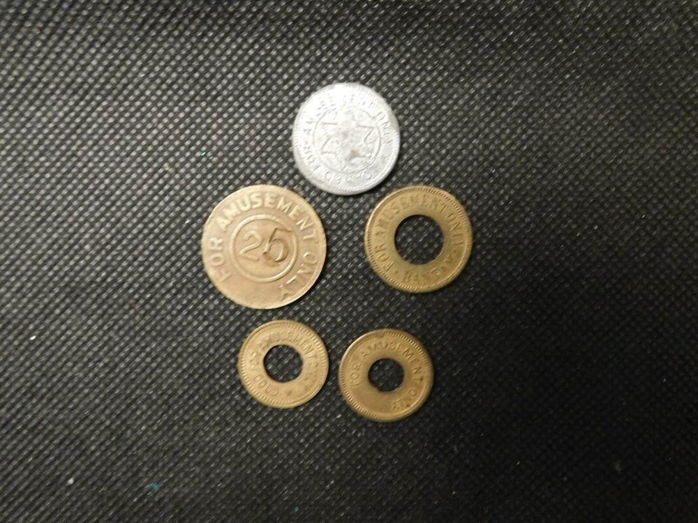 FIVE AMUSEMENT TOKENS! e1605CXX