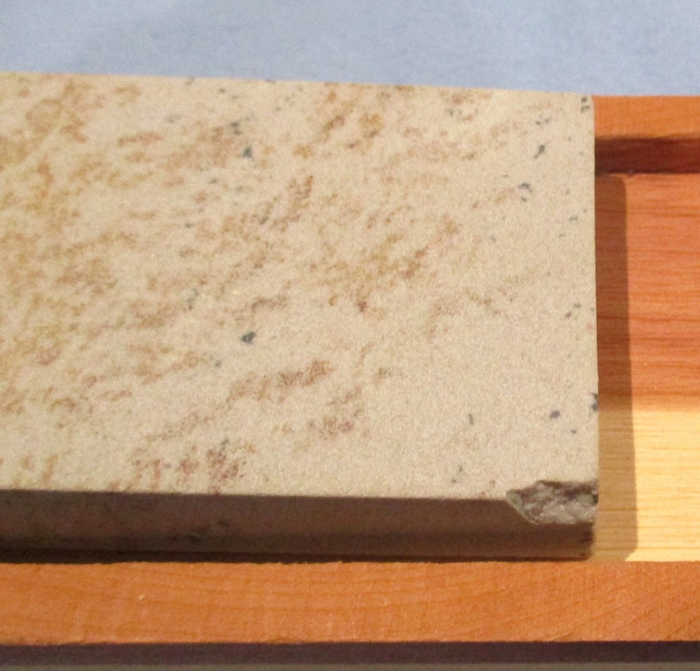 SMITH'S MEDIUM - NATURAL ARKANSAS STONE IN CEDAR BOX