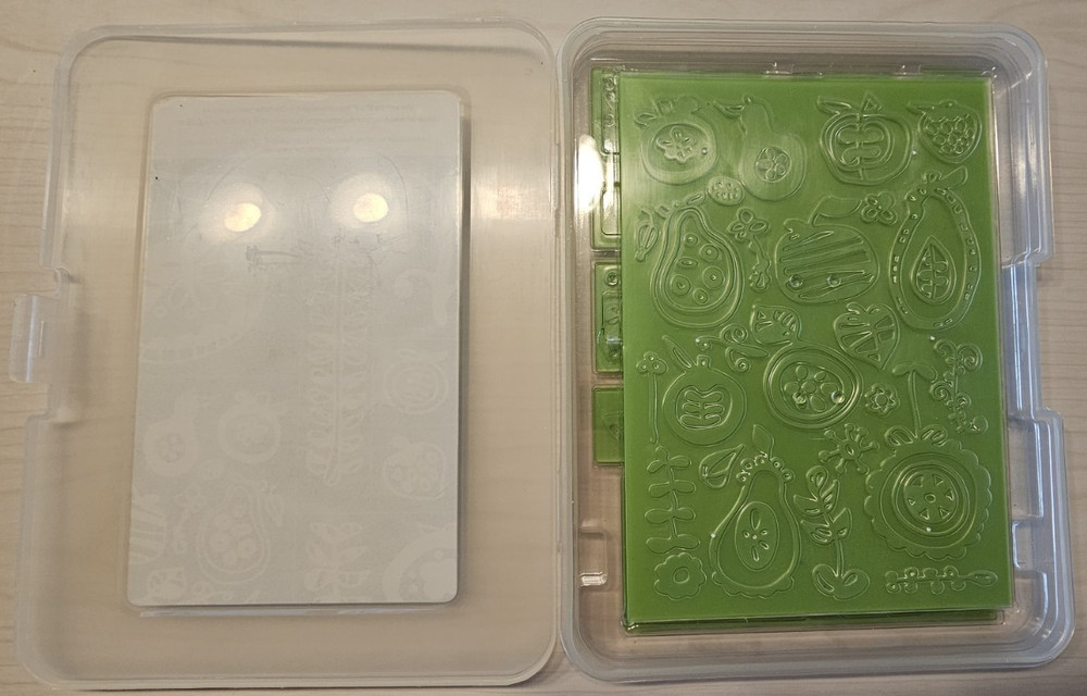 Cricut Cuttlebug Repositionable Set – Fruit Punch Embossing Plates