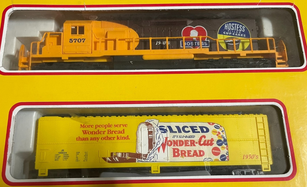 MEHANO HO #T340 - Thunderbolt Express Train - Hostess