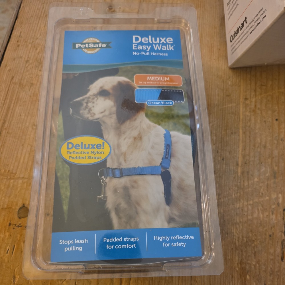 PetSafe Deluxe EasyWalk No Pull Harness Medium DOG Ocean/Black Reflective Nylon