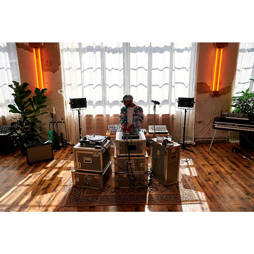 Native Instruments MASCHINE+ Standalone Groovebox and Sampler