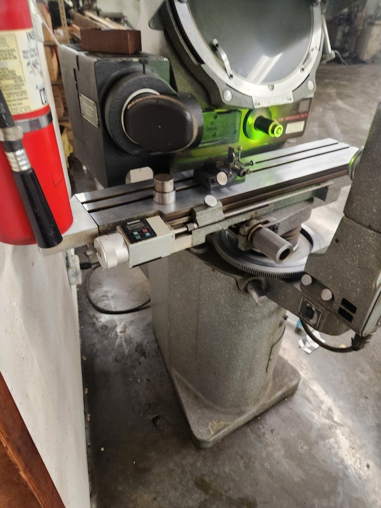 JONES AND LAMSON OPTICAL COMPARATOR MODEL PC-14A