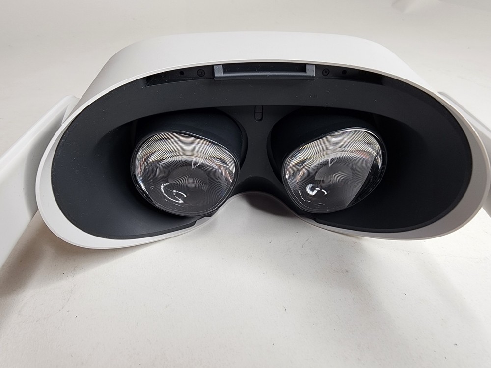 Meta Oculus Quest 2 128gb Standalone VR Headset Only