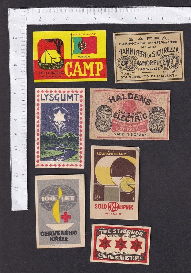 Worldwide vintage matchbox labels (40)