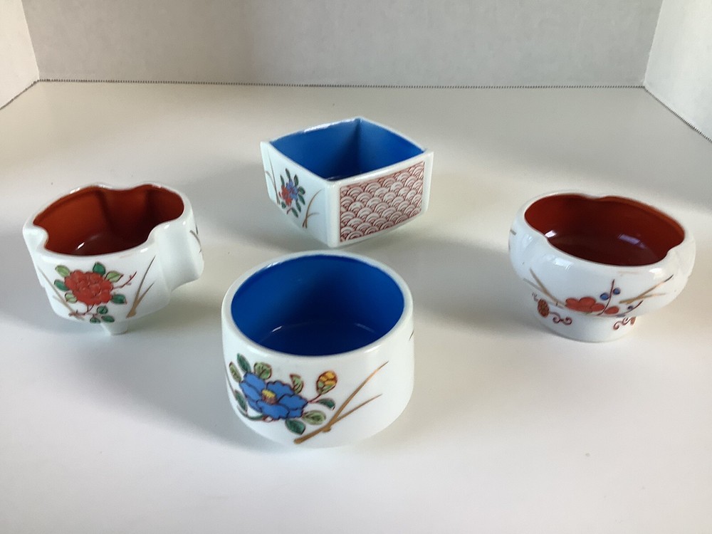 Four mini Asian floral decorated planters