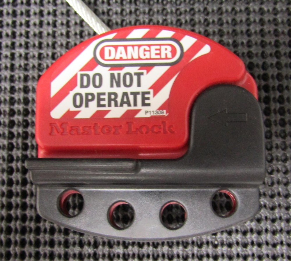 MASTERLOCK S806 3722CF 1.8M RED ADJUSTABLE CABLE LOCKOUT - NEW NO BOX