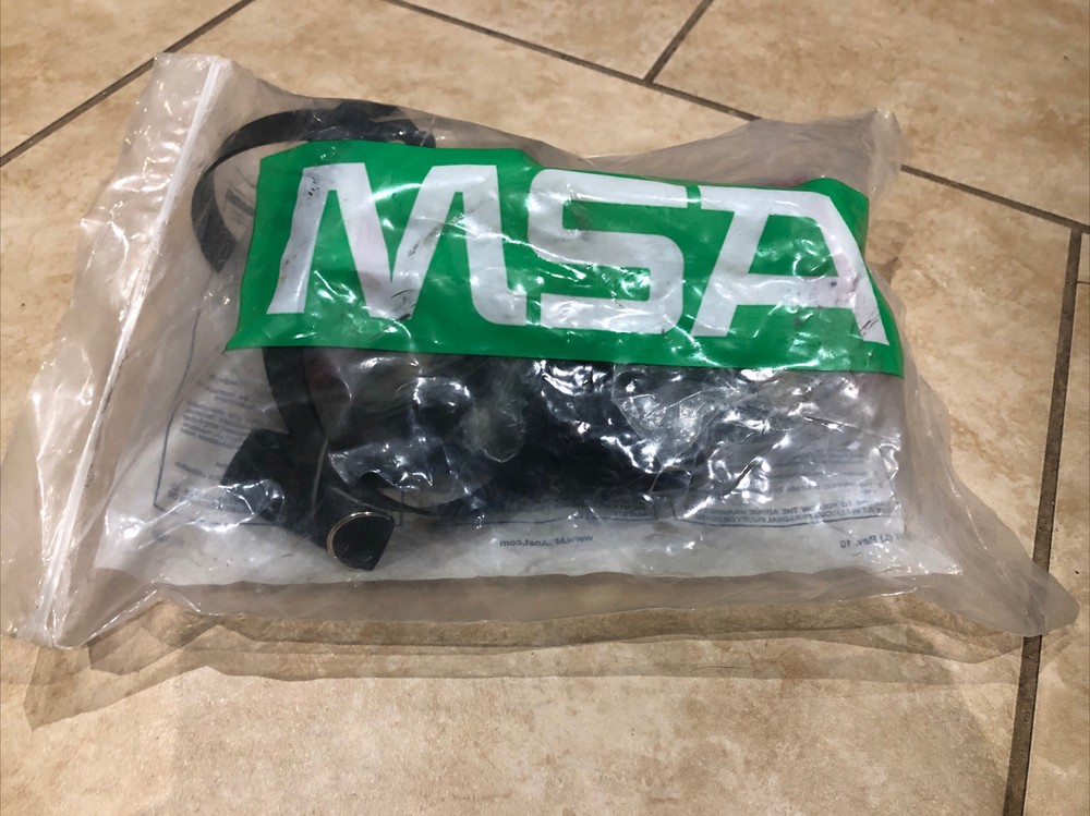 MSA Silicone Comfo Classic Respirator, Size Medium Half Mask 983358