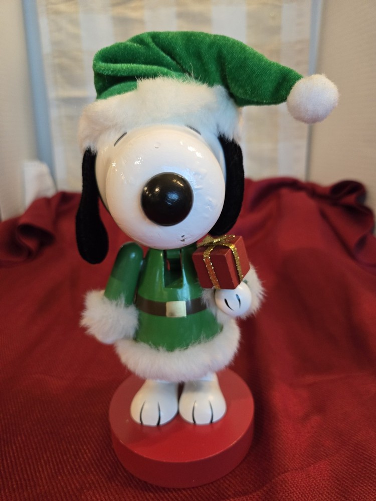 Peanuts Nutcracker Green Snoopy Santa Christmas 2016 9"