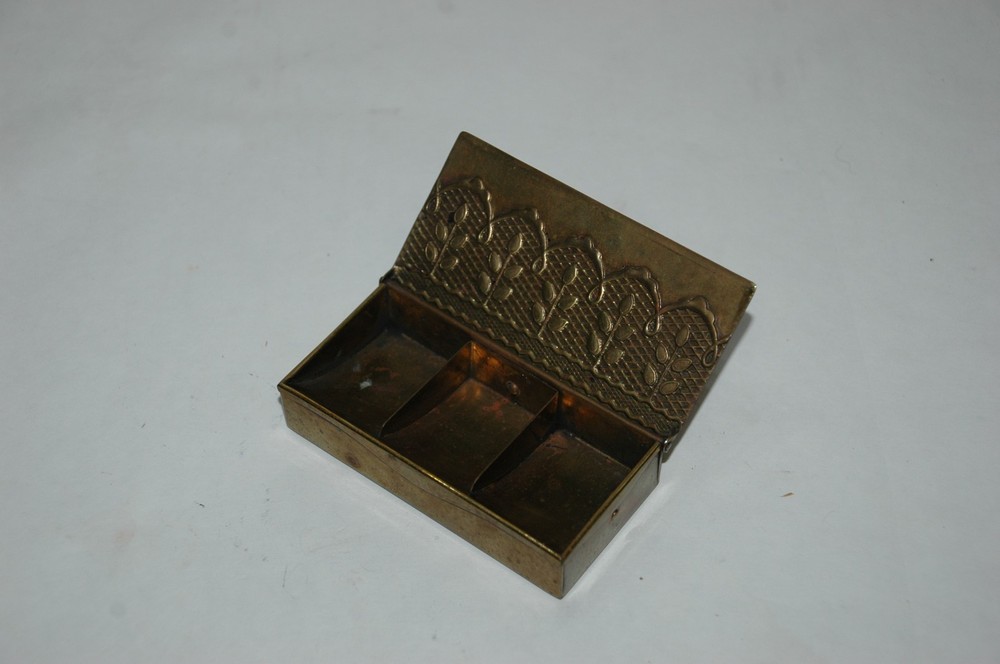 GES GESCH Brass Pill Box 3" Plant Engraving Top Nice (UD2)