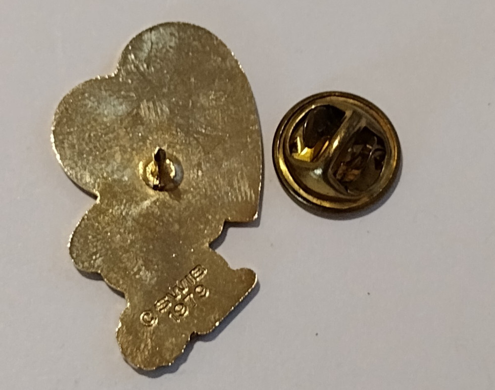 Bunny Rabbit Red Heart 1979 Lapel Pin